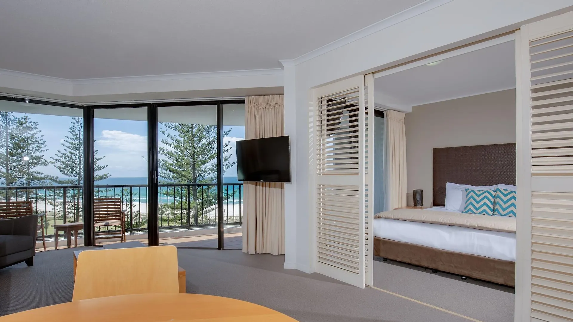 Mantra Coolangatta Beach Голд-Кост