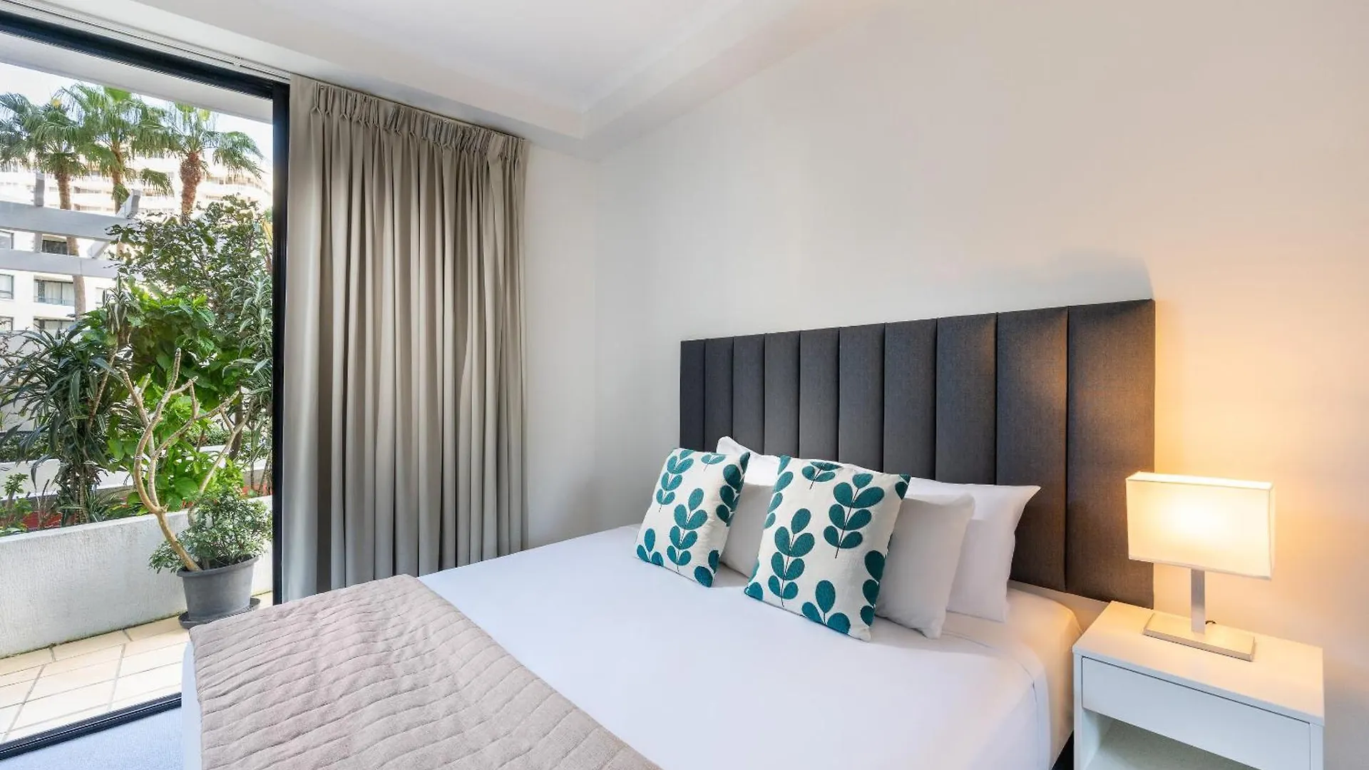 Mantra Coolangatta Beach Голд-Кост Апарт-отель